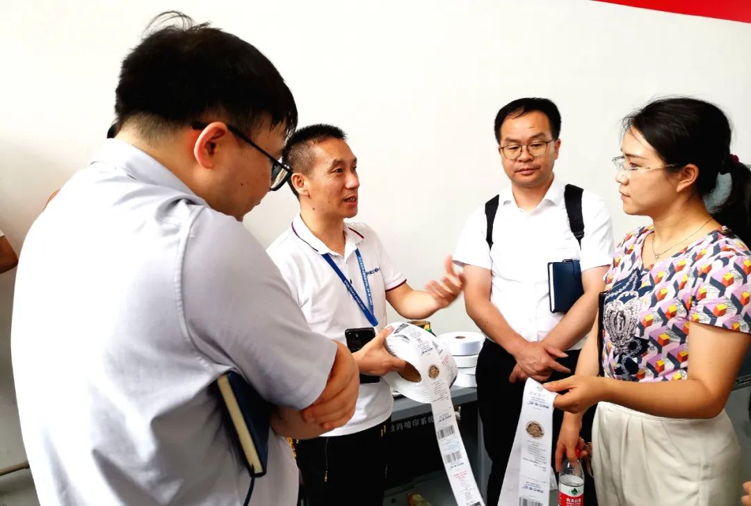 接待东莞松山湖科教局向导来我司工厂视察，，，，，指导事情！